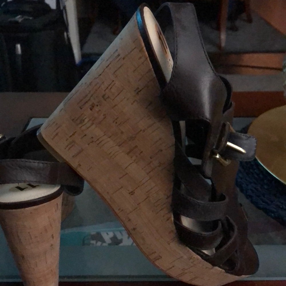 Shoes - Picture 3 of 4